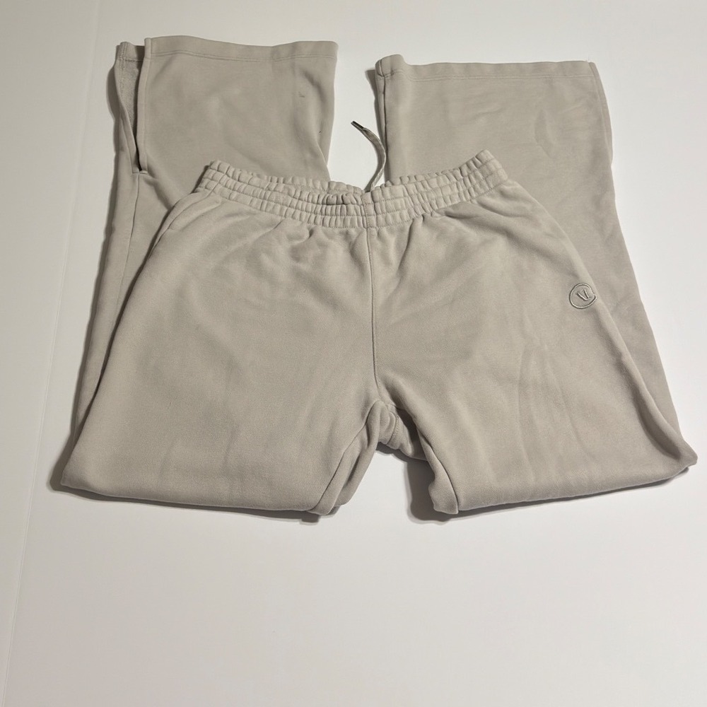 Vuori Wide Leg Sweatpants Light Grey Clay Elastic Waist Drawstring Logo Small